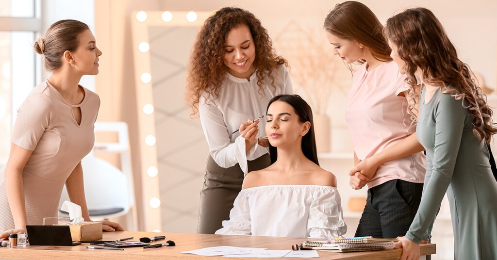 How to Choose the Right Makeup Course for Your Career