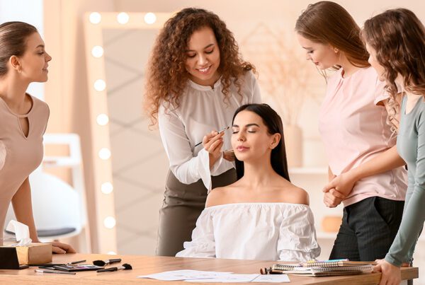 How to choose the right makeup course for your career