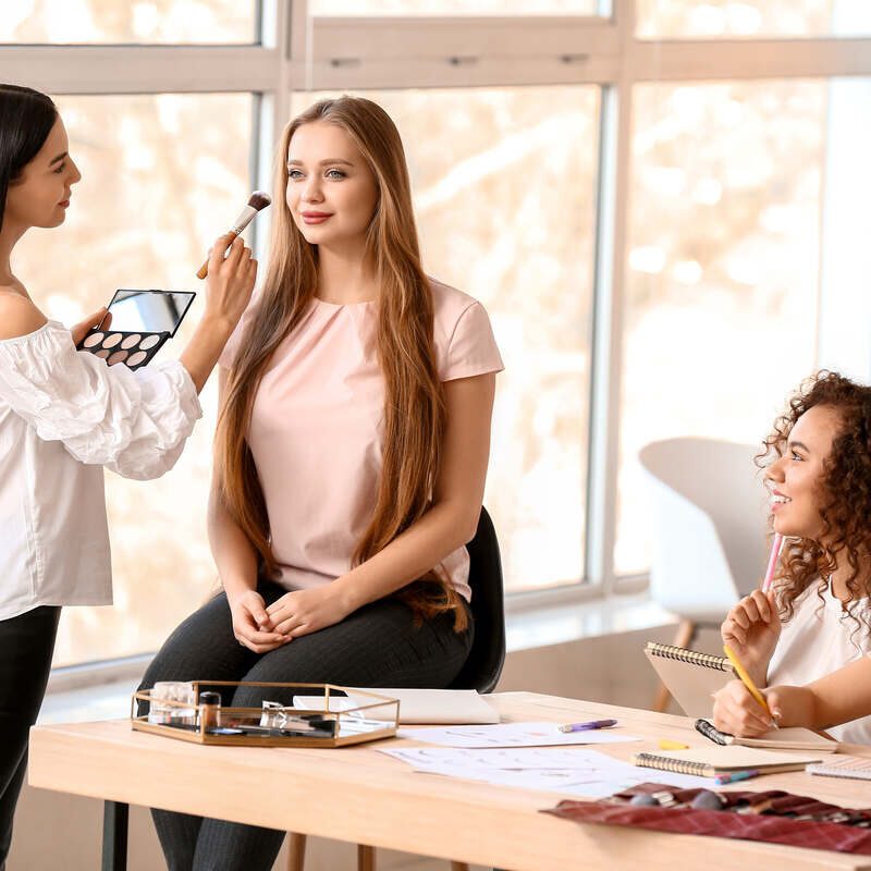 Top 6 Makeup Classes in Toronto for Beginners and Pros